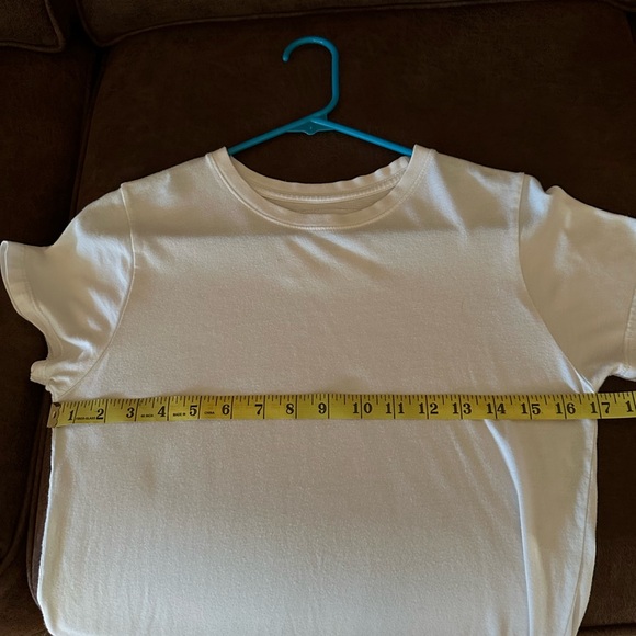 Cariloha Women’s White Shirts - Picture 4 of 4